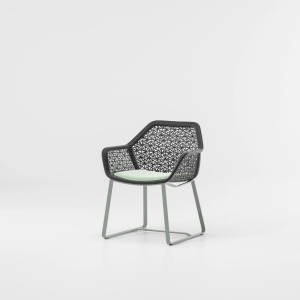 Maia dining chair aluminium is te zien in onze showroom