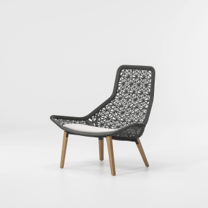 Maia relax armchair met teak houten onderstel is verkrijgbaar bij Dacks